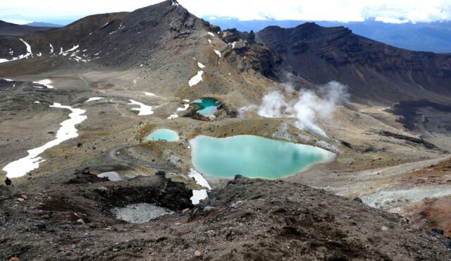 Tongariro Alpine Crossing – Emerald Lakes