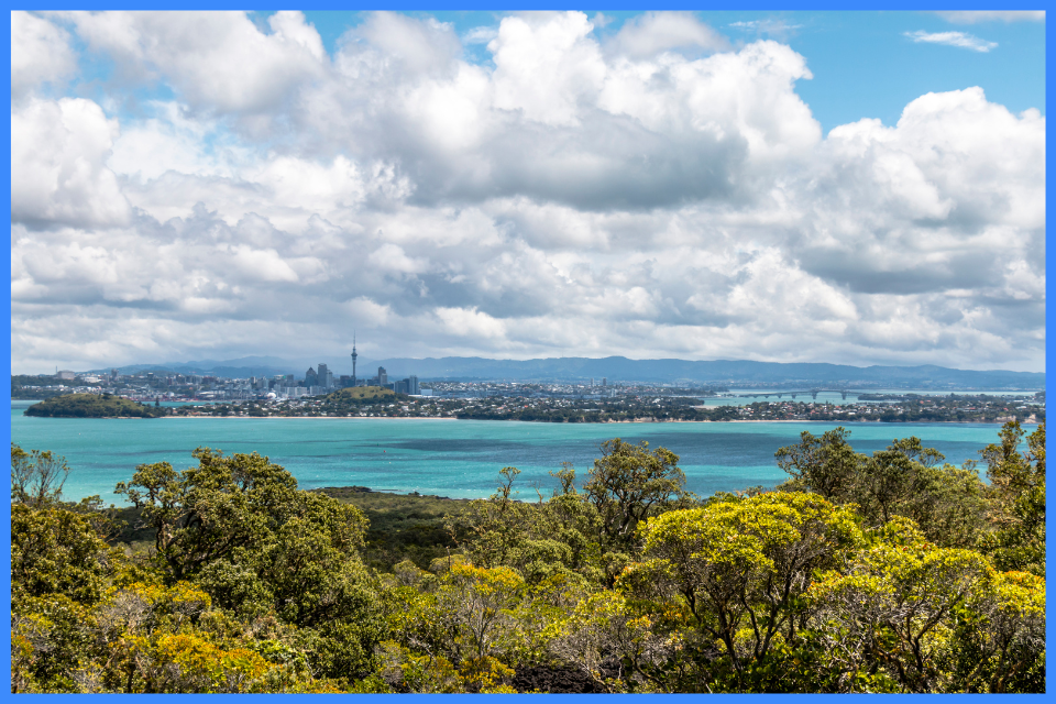 Výhled na Auckland z Waiheke Island